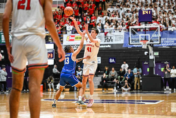 Lincoln Gresham 6A Oregon boys basketball quarterfinal Naji Saker -49
